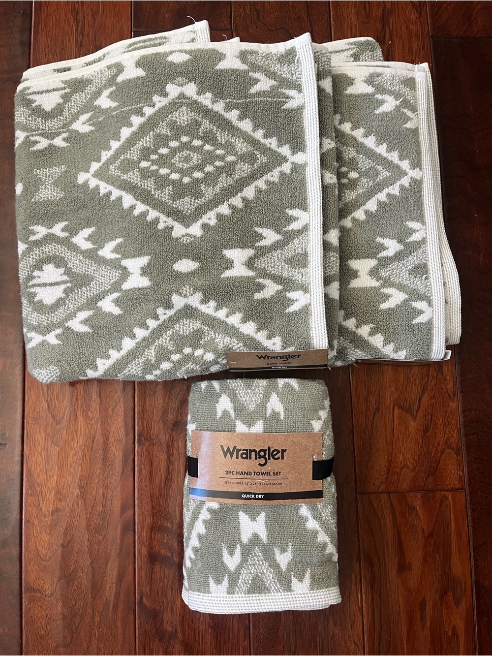 Wrangler Quick Dry Green & White Geometric Bath and Hand Towels
